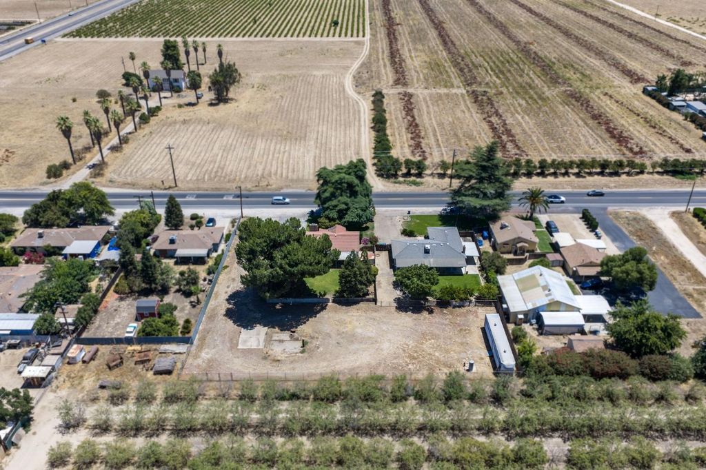 Image 76 of property listing at 9075 S Mccall Avenue, Selma, CA 93662