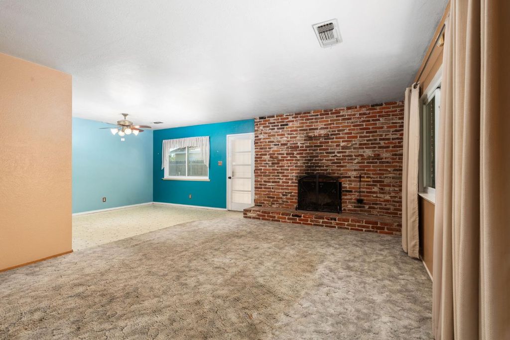 Image 8 of property listing at 9075 S Mccall Avenue, Selma, CA 93662
