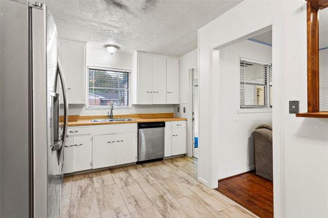 1737 S Park Drive, Alvin, TX 77511