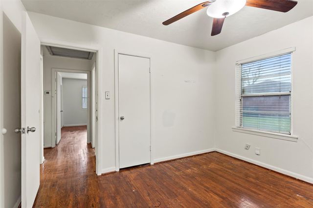 1737 S Park Drive, Alvin, TX 77511