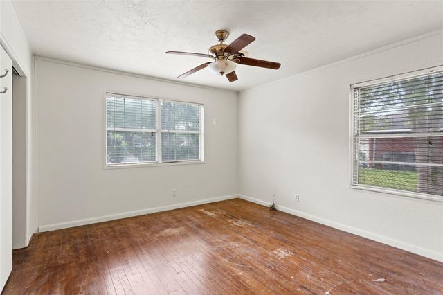 1737 S Park Drive, Alvin, TX 77511