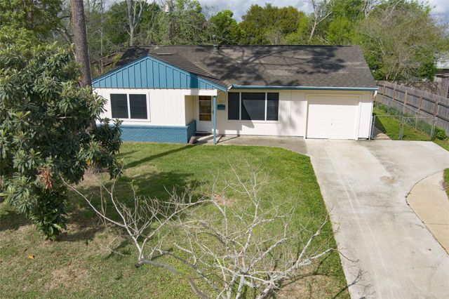 1737 S Park Drive, Alvin, TX 77511