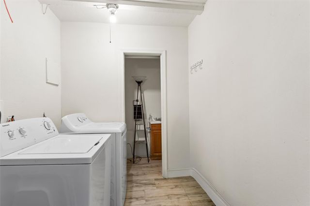 1737 S Park Drive, Alvin, TX 77511