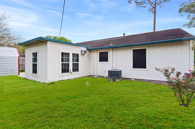 1737 S Park Drive, Alvin, TX 77511