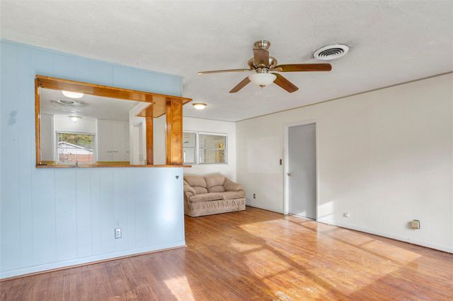 1737 S Park Drive, Alvin, TX 77511