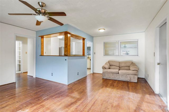 1737 S Park Drive, Alvin, TX 77511