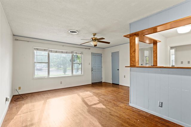 1737 S Park Drive, Alvin, TX 77511