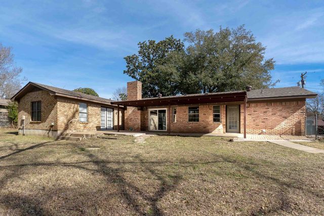 1807 Swan St., Longview, TX 75604