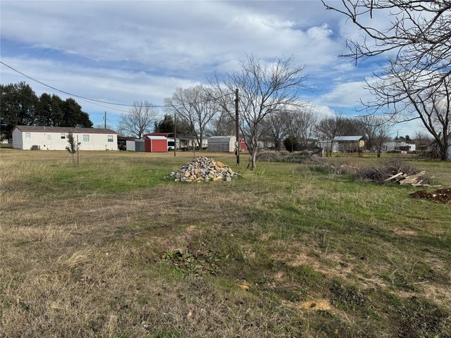 2409 Hickory Lane, Burleson, TX 76028