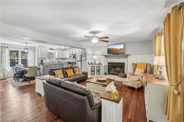 211 Hillside Drive, Waleska, GA 30183