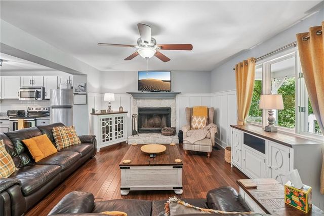 211 Hillside Drive, Waleska, GA 30183