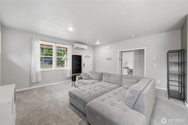 8470 Golden Valley Drive, Maple Falls, WA 98266