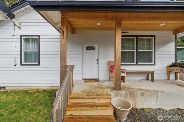 8470 Golden Valley Drive, Maple Falls, WA 98266