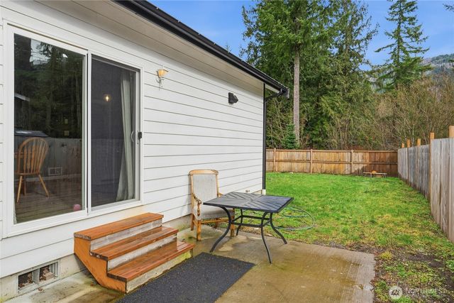 8470 Golden Valley Drive, Maple Falls, WA 98266