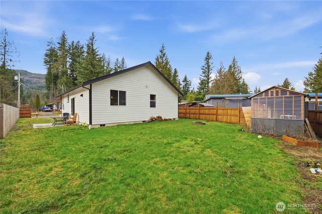 8470 Golden Valley Drive, Maple Falls, WA 98266