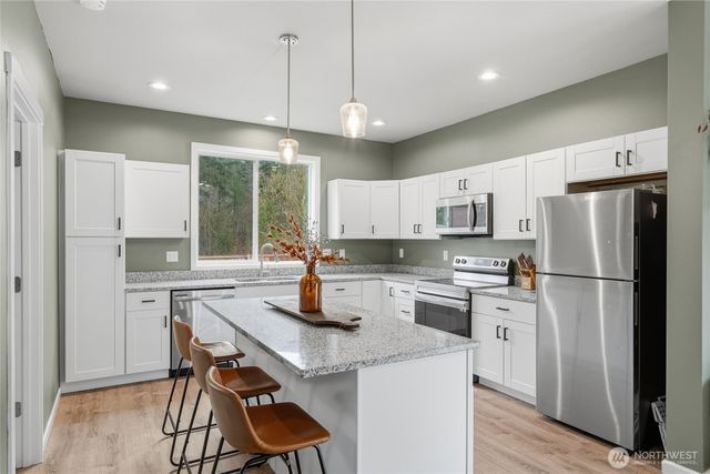 8470 Golden Valley Drive, Maple Falls, WA 98266