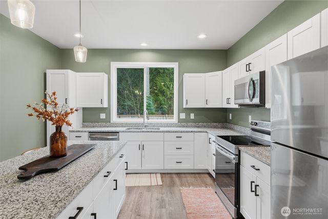 8470 Golden Valley Drive, Maple Falls, WA 98266