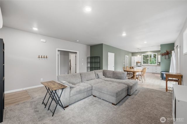 8470 Golden Valley Drive, Maple Falls, WA 98266