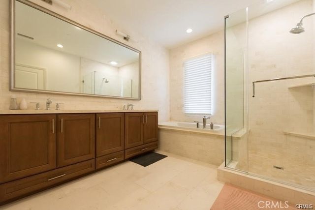 61 STETSON, Irvine, CA 92602