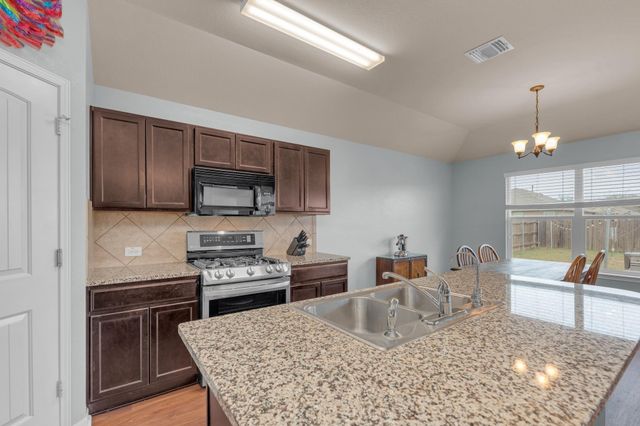 411 Camellia DR, Hutto, TX 78634