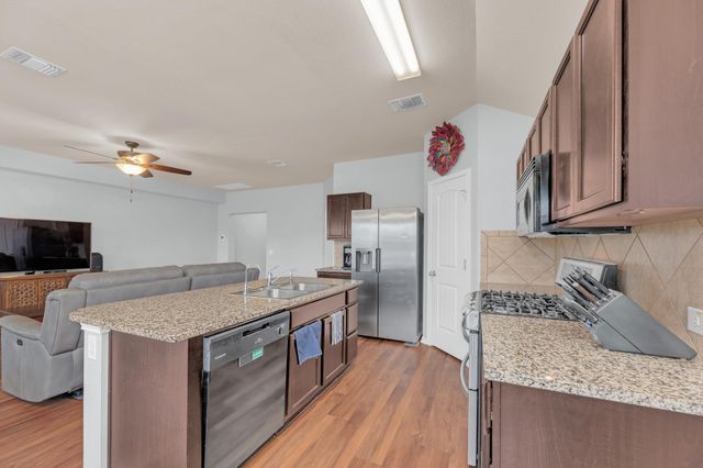 411 Camellia DR, Hutto, TX 78634