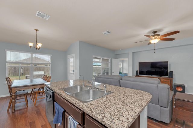 411 Camellia DR, Hutto, TX 78634