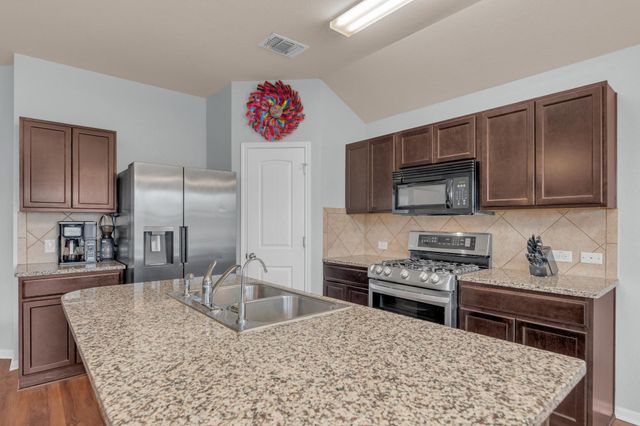 411 Camellia DR, Hutto, TX 78634