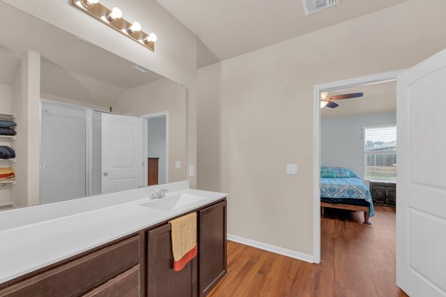 411 Camellia DR, Hutto, TX 78634