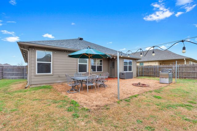 411 Camellia DR, Hutto, TX 78634