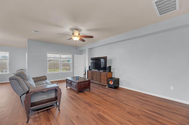 411 Camellia DR, Hutto, TX 78634