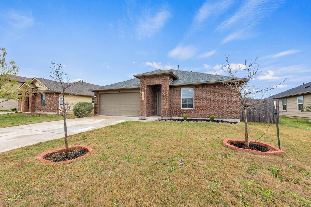 411 Camellia DR, Hutto, TX 78634