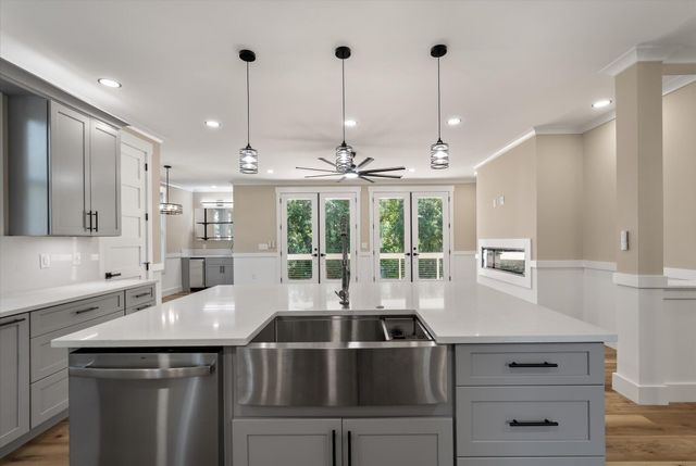 1216 Old Towne Road, Charleston, SC 29407