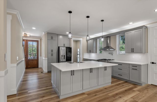 1216 Old Towne Road, Charleston, SC 29407