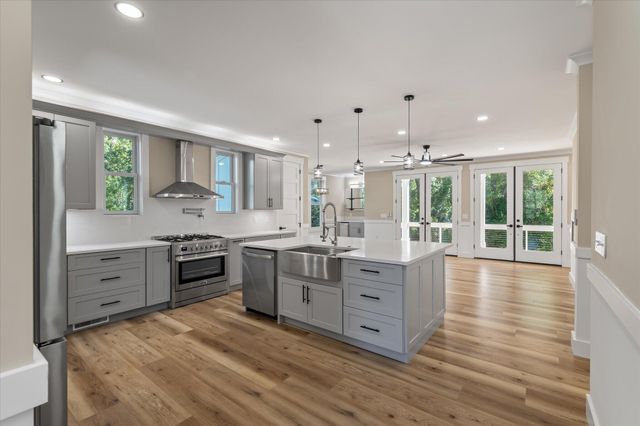 1216 Old Towne Road, Charleston, SC 29407