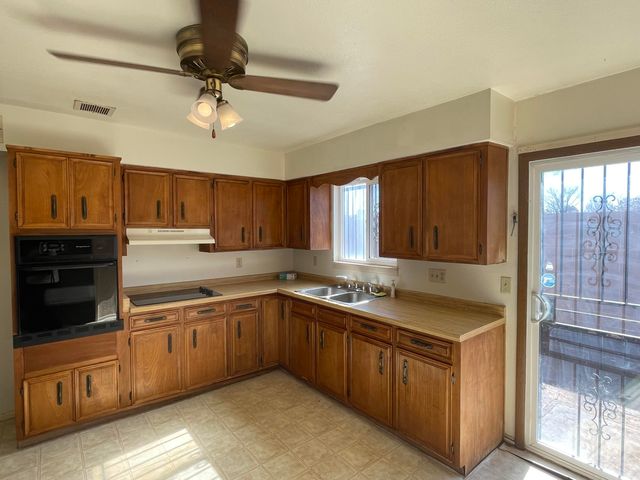 1900 Shari Vista Road SW, Albuquerque, NM 87114