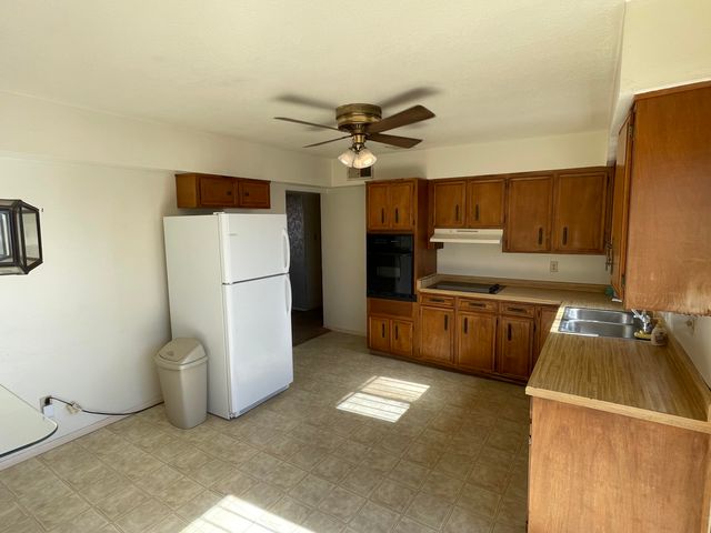 1900 Shari Vista Road SW, Albuquerque, NM 87114