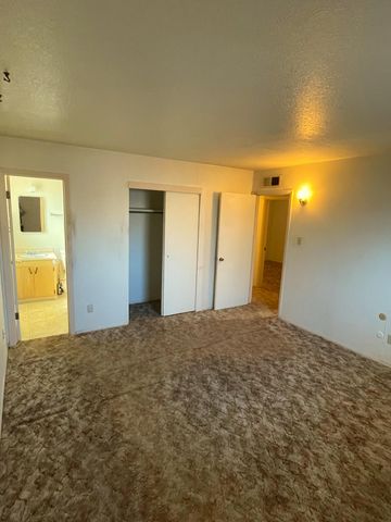 1900 Shari Vista Road SW, Albuquerque, NM 87114