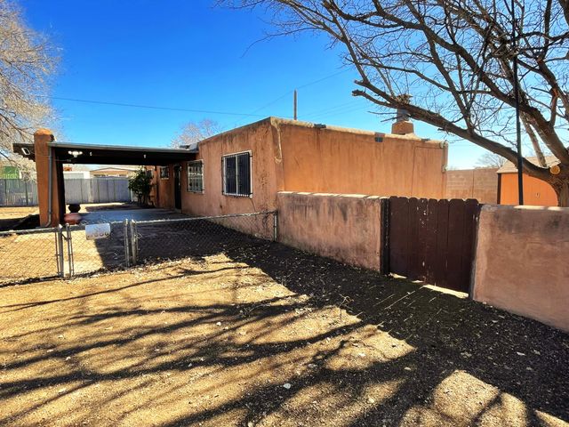 1900 Shari Vista Road SW, Albuquerque, NM 87114