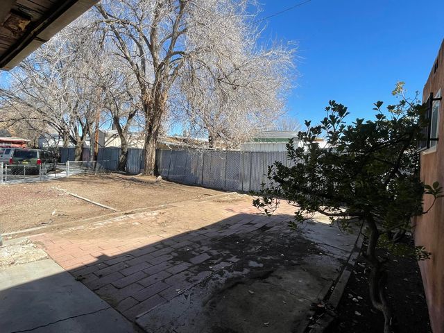 1900 Shari Vista Road SW, Albuquerque, NM 87114