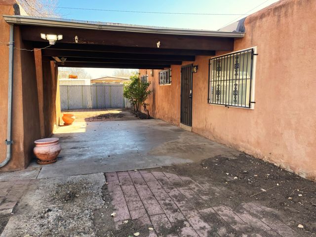 1900 Shari Vista Road SW, Albuquerque, NM 87114