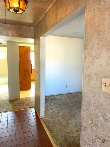 1900 Shari Vista Road SW, Albuquerque, NM 87114