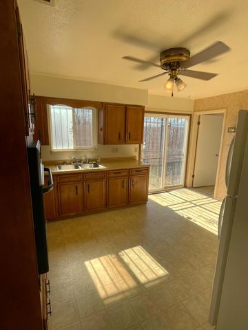 1900 Shari Vista Road SW, Albuquerque, NM 87114