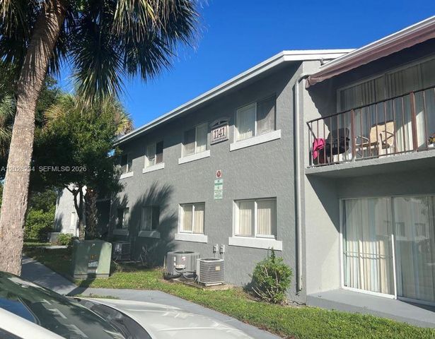 1141 Lake Victoria Dr F, Palm Beach, FL 33411
