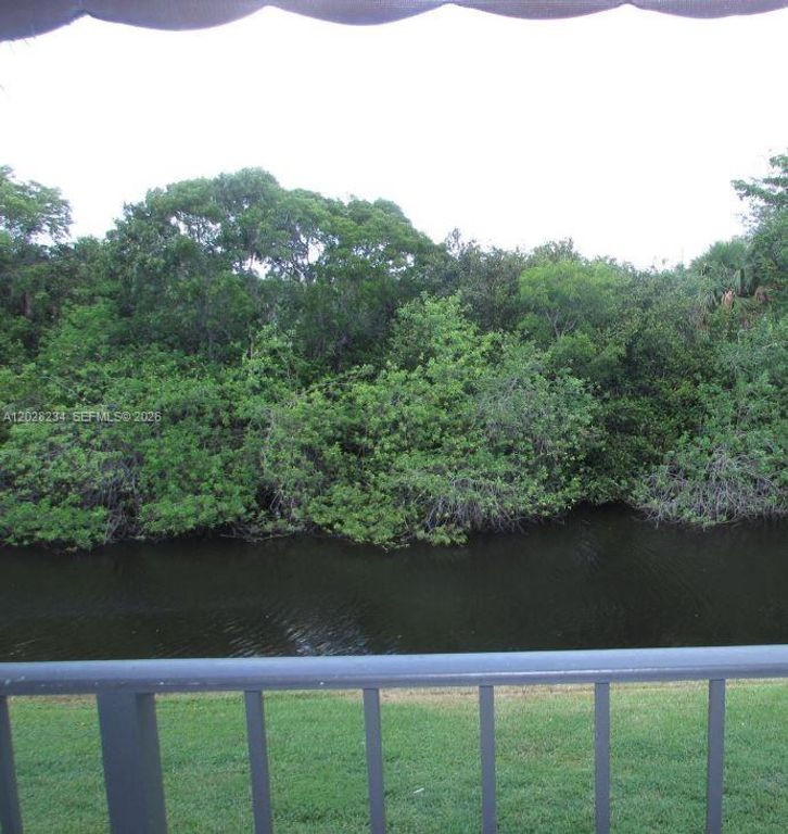 1141 Lake Victoria Dr F, Palm Beach, FL 33411