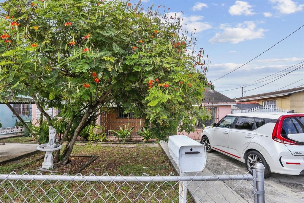 4166 E 10th Ct, Hialeah, FL 33013