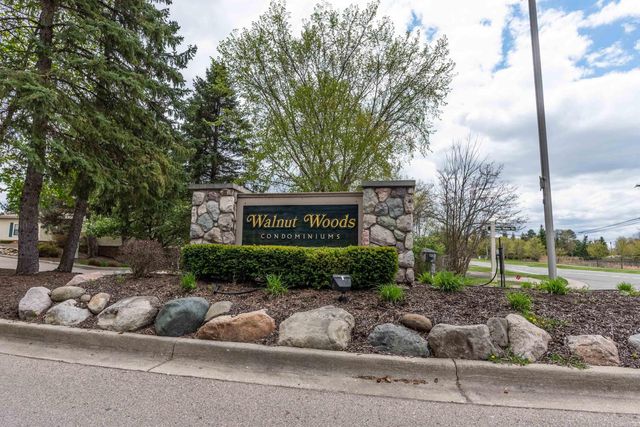 5679 Drake Hollow Drive, West Bloomfield, MI 48322