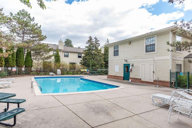 5679 Drake Hollow Drive, West Bloomfield, MI 48322