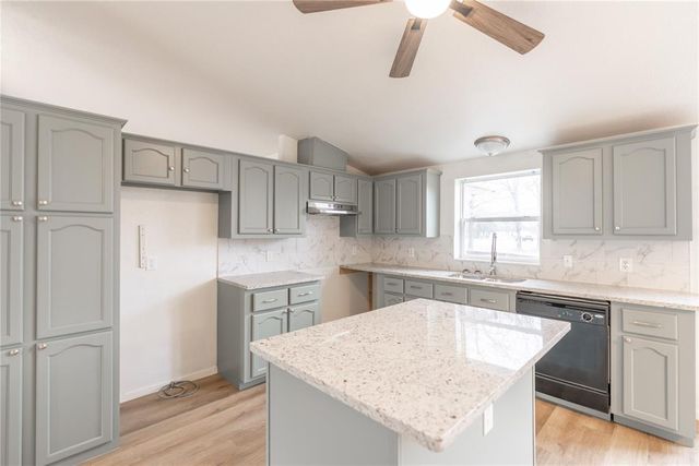 9268 S Ridge Drive, Luther, OK 73054
