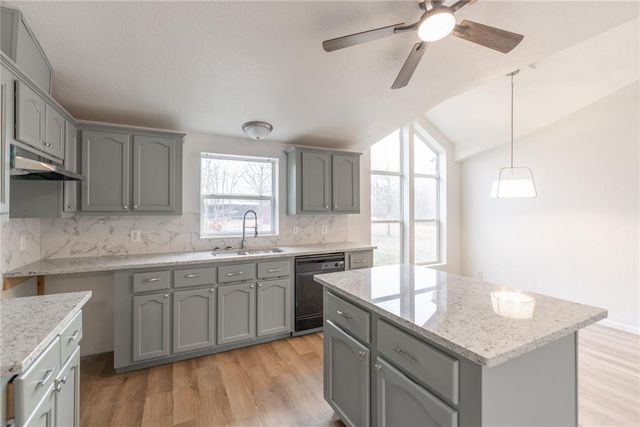 9268 S Ridge Drive, Luther, OK 73054