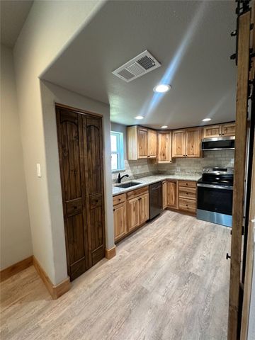 431 W Monterey Street, Denison, TX 75020